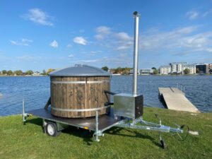 Hot tub Standard with a lid on the trailer - Image 2